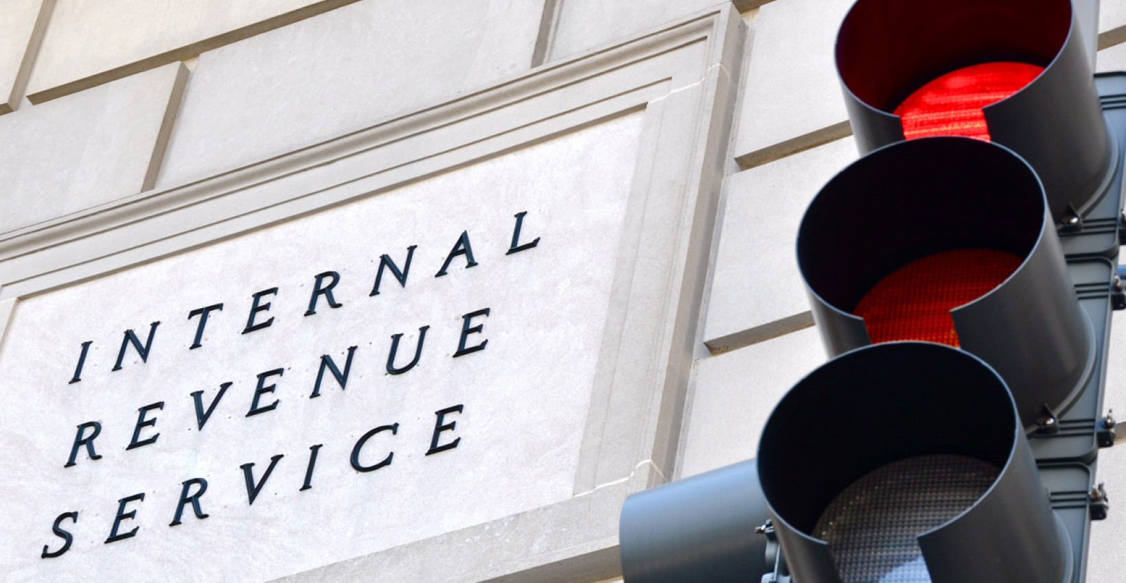 A stoplight in front of the IRS building